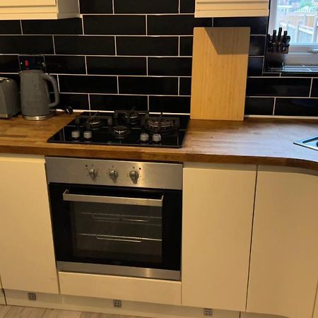 One Bedroom Apartment In Walsall Sleeps 4 Free Wifi By Villazu Bloxwich Extérieur photo