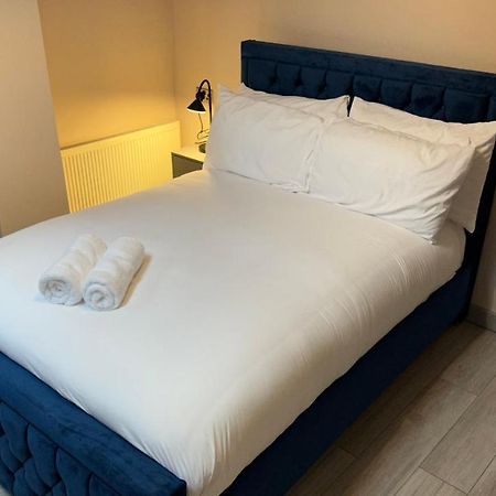 One Bedroom Apartment In Walsall Sleeps 4 Free Wifi By Villazu Bloxwich Extérieur photo
