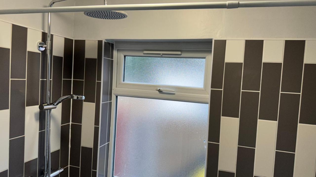 One Bedroom Apartment In Walsall Sleeps 4 Free Wifi By Villazu Bloxwich Extérieur photo