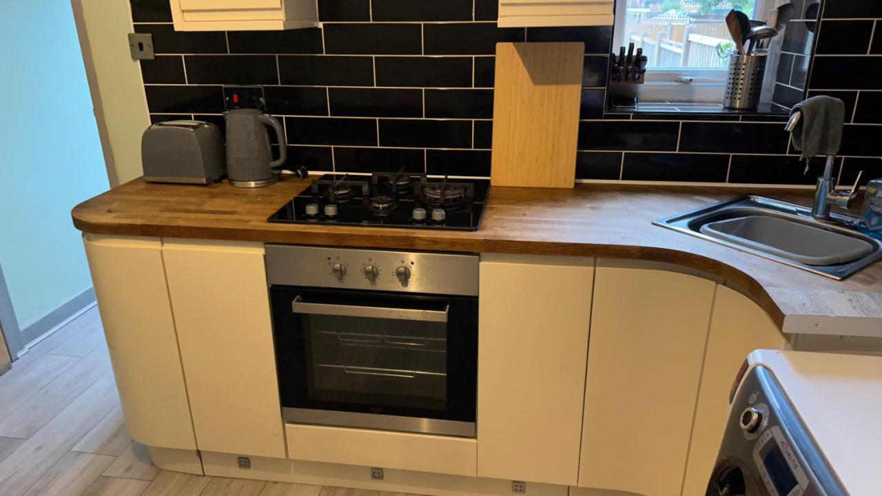 One Bedroom Apartment In Walsall Sleeps 4 Free Wifi By Villazu Bloxwich Extérieur photo