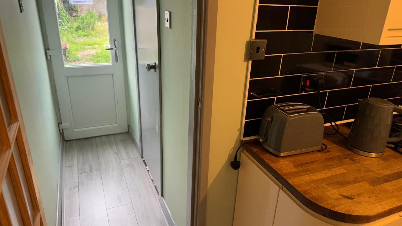 One Bedroom Apartment In Walsall Sleeps 4 Free Wifi By Villazu Bloxwich Extérieur photo